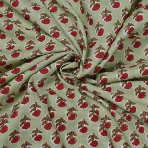 Tela de Algodón Estampada a Mano con Diseño Floral Verde y Rojo, Orgánica, Ecológica, Hecha a Mano, para Confección de Prendas y Textiles para el Hogar - Product Image 5