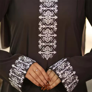 Fournisseur en gros d'abayas pour femmes, abaya élégante à devant ouvert avec hijab assorti et finition de qualité export - Product Image 4