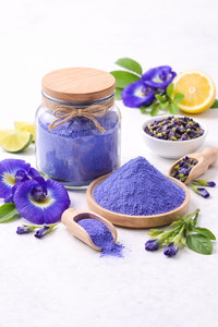 Thé de fleurs de pois papillon entières, d'une couleur bleue unique, non seulement magnifique mais aussi contribuant à vous détendre après une longue journée. - Product Image 2