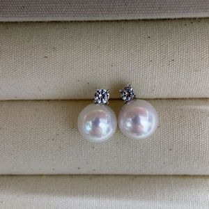 Pendientes Redondos Clásicos y Sencillos Estilo Daifei, Perlas de Agua Dulce Naturales de Zhuji de 9-10 mm, Plata 925 con Luz Brillante, Clásicos y Sencillos - Product Image 3