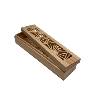 Caja de madera con recortes geométricos y contenedores negros para almacenamiento de cosméticos - Product Image 2