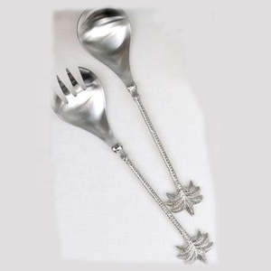 ชุดอุปกรณ์ทำสลัดช้อนส้อมพร้อมด้ามจับที่น่าตื่นตาตื่นใจ,ดีไซน์รูปปลาพื้นเรียบสีทองน่ารัก - Product Image 2