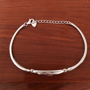 Bracelet en argent sterling 925 avec nacre et zirconiums cubiques, finition rhodiée, élégant style jonc à maillons, bijoux raffinés pour femme - Product Image 3