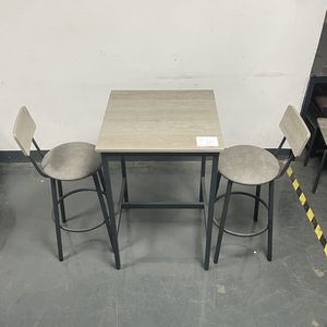 Ensemble de table de bar grise 23,62 L x 23,62 P x 35,43 H avec 2 sièges et tabourets à dossier souple en PU pour usage domestique ou commercial - Product Image 1