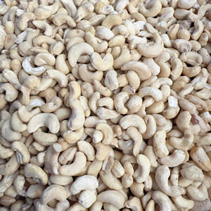 Noix de cajou SANTIGO, qualité W180, humidité inférieure à 4,8 %, Binh Phuoc, Vietnam, brutes, séchées, emballage personnalisé disponible - Product Image 1