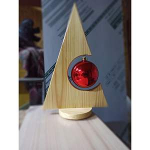 Sapin de Noël artisanal en bois et MDF pour la décoration de table de fête, ornement de Noël festif - Product Image 5