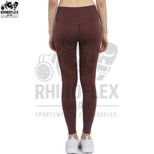 Ensemble de vêtements de yoga pour femmes, nouvelle conception, tissu de haute qualité, respirant, idéal pour la gym et le fitness. - Product Image 5