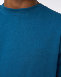 Camiseta de algodón para hombre, azul sólido, manga corta, cuello redondo, corte regular, estilo casual de punto. - Product Image 4