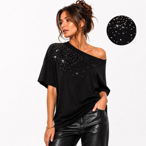 Chemise femme Y2K personnalisée à épaules dénudées avec strass, noire, coupe oversize asymétrique, style décontracté, scintillante, pour soirée, ample, avec motif graphique - Product Image 1
