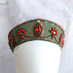Tiara de Terciopelo Verde con Cuentas y Cristales Bordados, Accesorio para el Cabello para Mujer, Boda, Fiesta, Kokoshnik Ruso Tradicional - Product Image 1