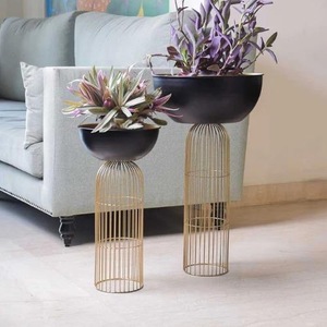 Maceta Moderna de Metal de Latón Ecológica y Duradera, Hecha a Mano, Personalizada, Sin Recubrimiento, para Uso Doméstico, Uttar Pradesh ILAHI's - Product Image 5