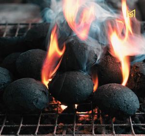 Briquetas de Carbón de Cáscara de Coco de Alto Rendimiento, 50x50x27 mm, Combustible para Barbacoa de Larga Duración, Precio de Oferta por Exportador - Product Image 1