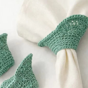 Anneaux de serviette en crochet faits à la main, design architectural, couleur vert sauge - Product Image 1