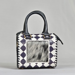 Bolsa de lona de cuero, bolso de lujo hecho a mano, diseño con patrón geométrico, panel de cuero vacuno, bolso de cuero duradero - Product Image 1