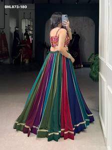 Nouvelle arrivée : Lehenga évasé en Georgette avec bordure multicolore Kali & Gota Patti et travail Gamthi - Blouse en dentelle Cowrie pour femme - Product Image 2
