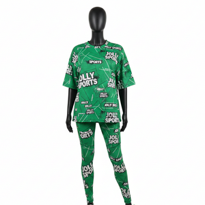Ensemble t-shirt et legging femme, 180 GSM, polyester et élasthanne, doux, respirant, vert, imprimé intégral, logo sublimation. - Product Image 1