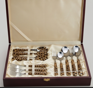 Ensemble de couverts modernes en acier inoxydable avec poignées à imprimé léopard, compatibles lave-vaisselle, pour utilisation sur table de mariage - Product Image 6