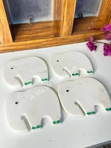 Ensemble de sous-verres en pierre sculptée à la main en forme d'éléphant, figurine animale décorative pour la maison, blanc avec accents verts - Product Image 4