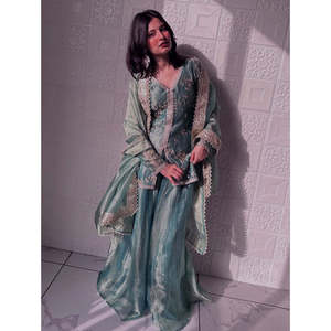 Mono de Fiesta de Diseñador con Sharara y Dupatta de Estilo Superior para Ocasiones Elegantes - Product Image 3