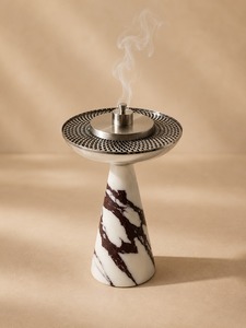 Brûleur d'encens de luxe en marbre avec base en métal argenté brossé, encensoir Bakhoor avec couvercle perforé, décoration d'intérieur - Product Image 4