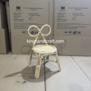 Location de chaise élégante en rotin faite à la main pour enfants, idéale pour les réceptions de mariage, les événements et la décoration de fêtes d'anniversaire - Product Image 3