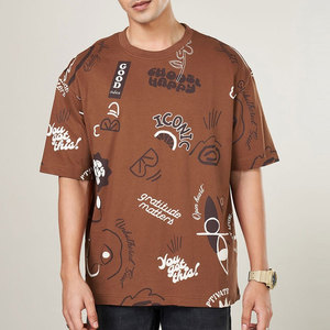เสื้อยืดคอกลมแขนสั้นสีน้ำตาลทรงโอเวอร์ไซส์สำหรับผู้ชาย พิมพ์ลายตัวอักษร สไตล์สตรีท ผ้าคอตตอนเจอร์ซีย์ ทรงพอดีตัว - Product Image 1