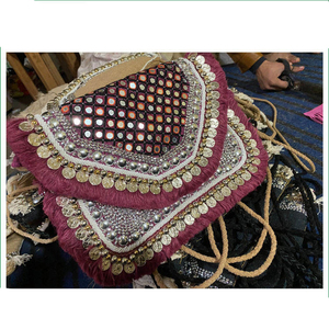 Bolso de Mano Tipo Clutch de Yute Estilo Boho Chic, Bordado a Mano con Decoración de Cuentas - Product Image 1