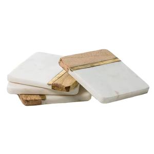 Ensemble de sous-verres en marbre et bois de qualité supérieure - Sous-verres ronds modernes et luxueux durables pour les événements festifs à domicile et les cadeaux - Product Image 1