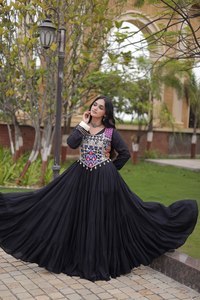 Robe longue noire ethnique pour femme avec broderies colorées, tenue de mariage traditionnelle indienne et pakistanaise en rayonne, coupe ample - Product Image 1