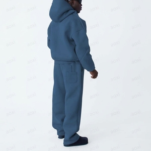 Sweat à capuche oversize court pour homme avec col montant structuré, épaules tombantes, manches larges et ourlet côtelé - Product Image 6