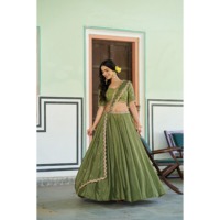 Lehenga de créateur pour femmes avec des détails complexes en sequins et broderies