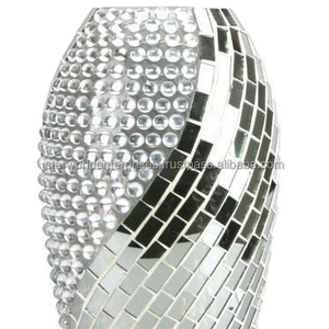 Pot de fleur en agate antique Belle pierre semi-précieuse sculptée en mosaïque et gravure Art et pierre précieuse à collectionner - Product Image 1