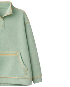 เสื้อสเวตเชิ้ตผู้หญิงสีเขียวเซจ ทรงโอเวอร์ไซส์ ผ้าฟลีซ คอปกติดกระดุม กระเป๋าคางูโร แต่งขอบตัดสี หนานุ่ม แบบสั่งทำพิเศษ - Product Image 4