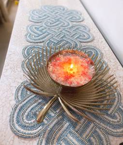 Chemin de table décoratif de luxe fait main, brodé floral, écologique, léger, durable, forme personnalisée, pour salle à manger - Product Image 1