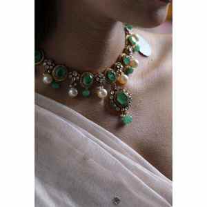 Joyería de moda nupcial, conjunto de collar y aretes tipo gargantilla para boda en plata de ley 925 con piedras verdes y perlas - Product Image 3