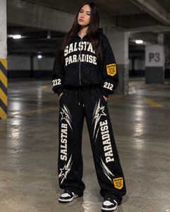 Conjunto Deportivo Premium Personalizado de 2 Piezas para Hombre, Sudadera con Capucha Negra Estilo Urbano, Fabricante de Ropa Deportiva con Estampado de Pedrería Personalizado - Product Image 3