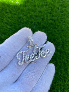 จี้เพชรแล็บโกรว์ดีไซน์ทันสมัย 2.66 กะรัต สี DEF เงินแท้ 925 ชุบโรเดียม สลักอักษรได้ตามสั่ง สำหรับทั้งชายและหญิง เหมาะสำหรับงานหมั้นและงานแต่งงาน - Product Image 3