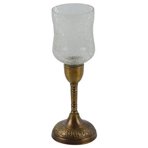 Porte-bougie au design ancien avec détails en laiton, idéal pour la décoration de table à manger, la décoration de villa et la décoration de fête - Product Image 1