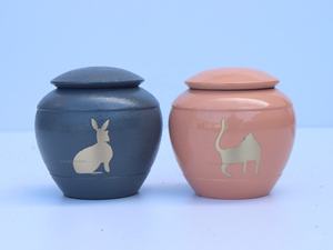 High Quality Paw Pet Brass Urns for Ashes Engraved Heart Cremation Urns for Pet Ashes Brass Pewter Heart Handcrafted Paw Pet Urn - Product Image 5