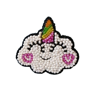 Porte-clés à breloque de sac perlé fait à la main belle conception de porte-clés créatif de broderie de perles - Product Image 1