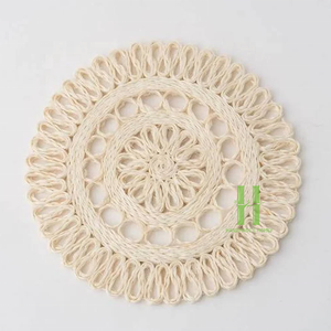 Assiette de chargeur festonnée tissée Plaques de chargeur en rotin Boho pour la décoration de table Napperon fait main du Vietnam HNH Craft Factory - Product Image 4