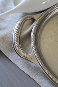 Assiette de Présentation Robuste en Aluminium Doré Poli, Écologique et Durable, Idéale pour les Salles de Réception - Product Image 4