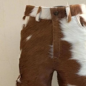 Pantalon en cuir de vache exquis pour homme et femme, style western, en cuir de vachette véritable à poils, marron et blanc taché, coupe ajustée - Product Image 4