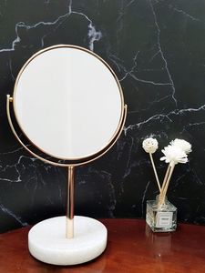 Miroir de maquillage de luxe sur pied avec base en marbre, miroir de toilette haut de gamme en métal doré, miroir de maquillage rotatif - Product Image 5