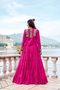 Ensemble Lehenga en Rayonne pour Femmes, Tenue de Fête, avec Artisanat Gamthi, Veste Élégante et Ornements Miroir - Product Image 3
