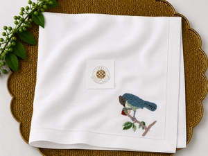 Servilleta bordada con diseño de pescador rey, agrega un toque fresco y vibrante a la mesa. - Product Image 1