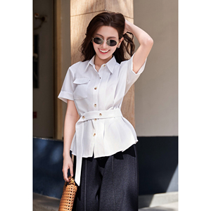 Camisa Casual Blanca Asimétrica con Cinturón para Mujer, Manga Corta, Cuello Camisero, Cómoda, de Algodón y Poliéster, Verano, ODM OEM SILAS - Product Image 2