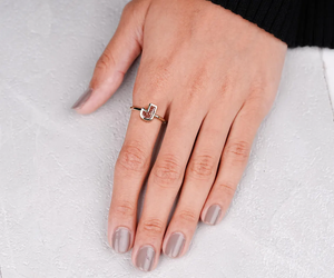 Anillo con inicial J, anillo de compromiso de oro amarillo de 18 quilates, anillos de oro macizo, anillo apilable con diamantes, joyería personalizada con diamantes cultivados en laboratorio - Product Image 5