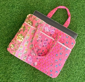 Sac à bandoulière matelassé en coton pour ordinateur portable avec fermeture éclair, design tendance - Sacs à main faits à la main pour le quotidien et les voyages, modèle Rajasthan - Product Image 4