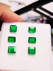 พลอยมรกตแซมเบียธรรมชาติทรงเหลี่ยม 6 เม็ด น้ำหนัก 6.85 กะรัต สีเขียวพรีเมียม คุณภาพเยี่ยม พลอยคุณภาพดีเข้าชุดกัน ได้รับการรับรองจาก IGI แพ็คล็อต - Product Image 5